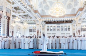 محمد بن راشد يؤدي صلاة الجنازة على جثمان أحمد بن راشد