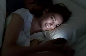 أسوأ ما تفعله عند الاستيقاظ في منتصف الليل