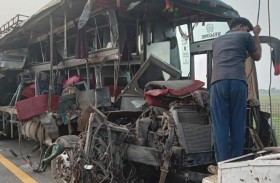 مقتل 18 باصطدام حافلة ركاب بشاحنة في الهند 