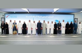 رئيس الدولة يستقلّ قطار الاتحاد من أبوظبي إلى دبي