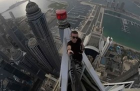 يتسلّق أعلى ناطحة سحاب