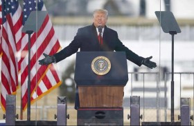 انعطاف دونالد ترامب الدراماتيكي في مسألة التطعيم...!