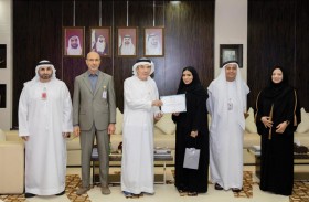 الرئيس الأعلى لجامعة الإمارات يكرّم عدداً من الطلبة الموهوبين والمُتميّزين في الجامعة 