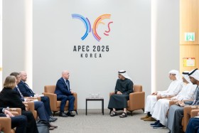 ولي عهد أبوظبي يلتقي رئيس وزراء نيوزيلندا