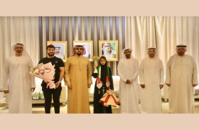 استقبال حافل بالورود لبطلة العالم موزة الشامسي في القاعة الماسية بمطار زايد الدولي