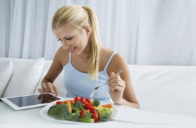 8 أطعمة «ذهبية» يوصي بها الخبراء لصحة الهضم والقلب