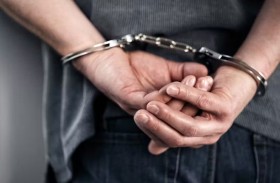 ضبط شخص قتل زوجته الأجنبية بمساعدة ابنه 