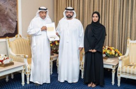 محمد الشرقي يطلع على الكتاب الإحصائي السنوي للعام 2022