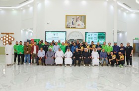 نادي دبا الحصن يكرم موظفا امتد عمله لأكثر من عشرين عاما في النادي