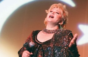 رحيل أيقونة الغناء التركي «معزز عبه جي»