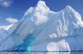 أكبر جبل جليدي في العالم يدخل الممر الخطير