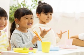 إيقاف معلمة عاقبت تلميذات بصفع أنفسهن