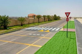 بلدية مدينة أبوظبي تنفذ حملة على المراكب والمحامل المهملة في منطقة النوف بأبوظبي