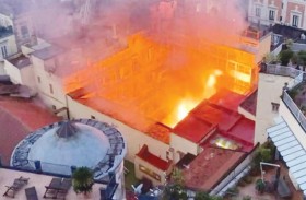 حريق يلتهم مسرحًا تاريخيًا في نابولي