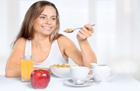 كيف تحمي نفسكِ من نقص الفيتامينات؟ أهمية تنويع الغذاء اليومي كأساس للوقاية