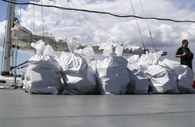 السماء تمطر مخدرات خلال ملاحقة أحد المهربين 