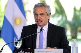 القضاء الأرجنتيني يسقط الملاحقات بحق ألبرتو فرنانديز