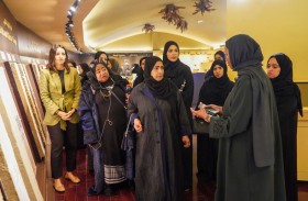 وفد من مجلس سيدات أعمال عجمان يزور المركز الدولي للزراعة الملحية «إكبا»