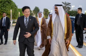 ذياب بن محمد بن زايد يستقبل رئيس وزراء سنغافورة في واحة الكرامة
