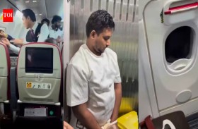مسافر يحاول فتح  باب الطوارئ في الجو