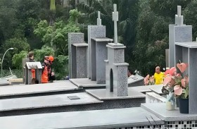 مصرع رجل سقط داخل قبر والده 