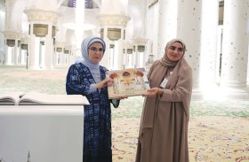 حرم الرئيس التركي تزور جامع الشيخ زايد الكبير