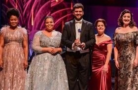 إيطالي يفوز بجائزة بي بي سي لمغني العام