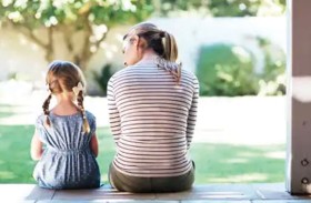 عبارة شائعة «غير متوقعة» قد تضر أطفالكم عند تعثرهم