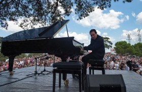 سويسرا.. معاقبة عازف بيانو تركي انتقد إسرائيل
