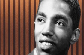 وفاة المغني الأسطورة باريت سترونغ