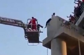 إنقاذ عراقي حاول الانتحار من فوق جسر