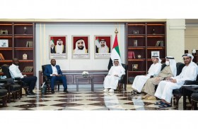 أبوظبي للتنمية يبحث مع وفد اقتصادي غيني تعزيز التعاون المشترك
