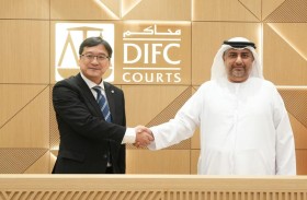 محاكم دبي المالي توقع اتفاقية تعاون مع الجمعية القانونية في هونغ كونغ