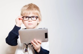 عادات تضر ببصر الأطفال