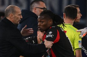 مدرب ميلان يوضح سبب غضب لياو عقب استبداله أمام لاتسيو