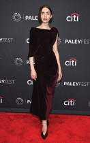 الممثلة والمنتجة البريطانية الأمريكية ليلي كولينز لدى حضورها عرض مسلسل «إميلي في باريس» في مهرجان بالي فست لوس أنجلوس. ا ف ب 