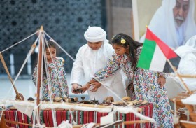 تفاعل لافت للأطفال في جناح أبوظبي للتراث بمعرض الصيد والفروسية