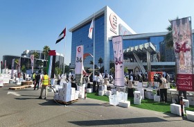 «الهلال» يعد 1971 طردا إغاثيا لغزة احتفاء بعيد الاتحاد الـ54