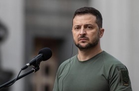 زيلينسكي للروس: بوتين يرسلكم إلى الموت