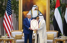 رئيس الدولة يمنح الرئيس الأميركي «وسام زايد» تقديراً لجهوده في تعزيز علاقات البلدين