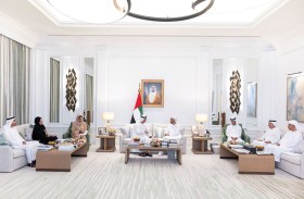  حمدان بن زايد يستقبل وفداً من دائرة تنمية المجتمع ويشيد بجهودها في تعزيز التماسك المجتمعي