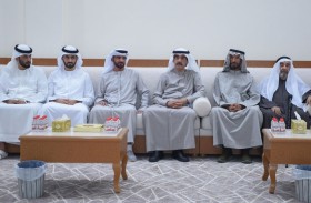 حاكم أم القيوين يقدم واجب العزاء في وفاة موزة إبراهيم راشد الساحب آل علي