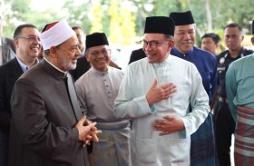 شيخ الأزهر ورئيس وزراء ماليزيا يفتتحان مجلس علماء وشباب الباحثين الماليزيين