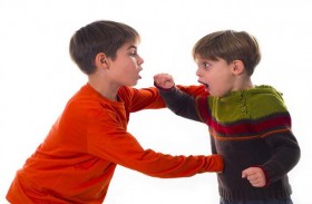 كيف تمنع تطوّر السلوك العنيف لدى الطفل؟