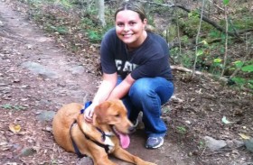 كلب ينقذ حياة صاحبته.. وخزة تكشف إصابتها بالسرطان
