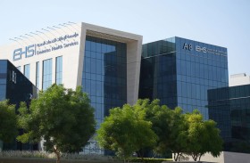 الإمارات الصحية تشيد بدور القابلات في دعم صحة الأم والطفل