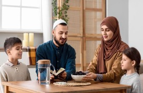سنة أولى صيام.. كيف تحفزين طفلك لشهر رمضان؟