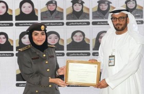 إقامة دبي تكرم 41 موظفة متميزة