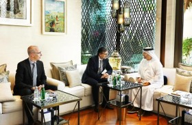 قرقاش يلتقي مسؤولاً ألمانياً