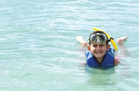 السباحة في مياه البحر مفيدة لمختلف أعضاء أجسام الصغار والكبار
